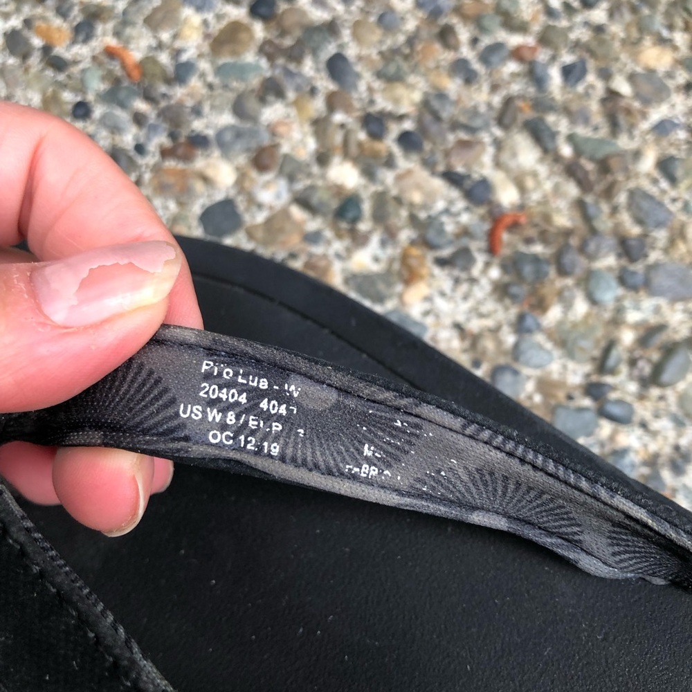 OluKai Women’s Pio Lua Black Wedge Flip Flop Sandal size 8 - Picture 8 of 9